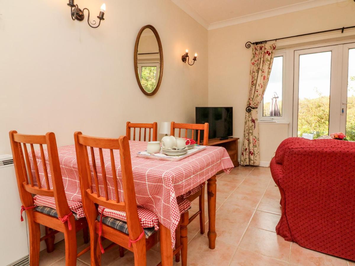 Claire'S Cottage Poughill  エクステリア 写真