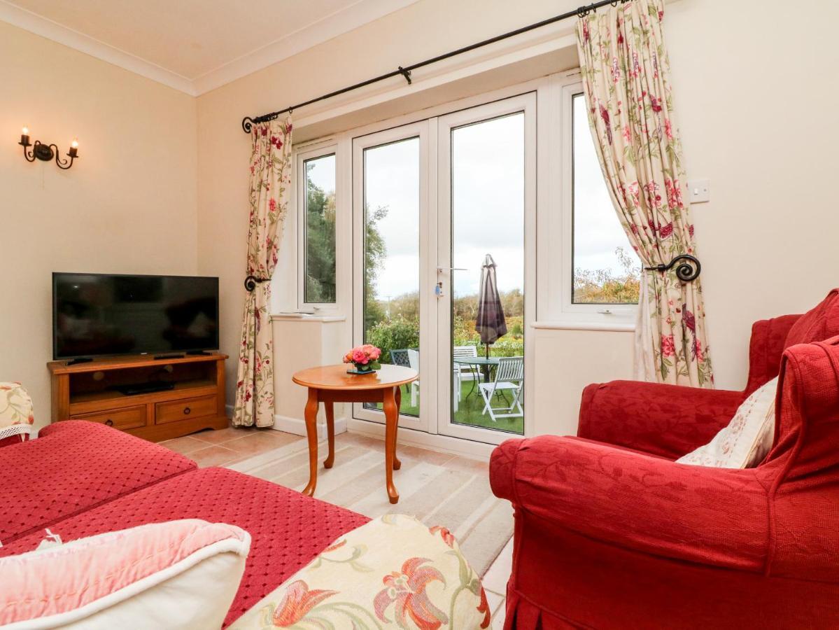 Claire'S Cottage Poughill  エクステリア 写真