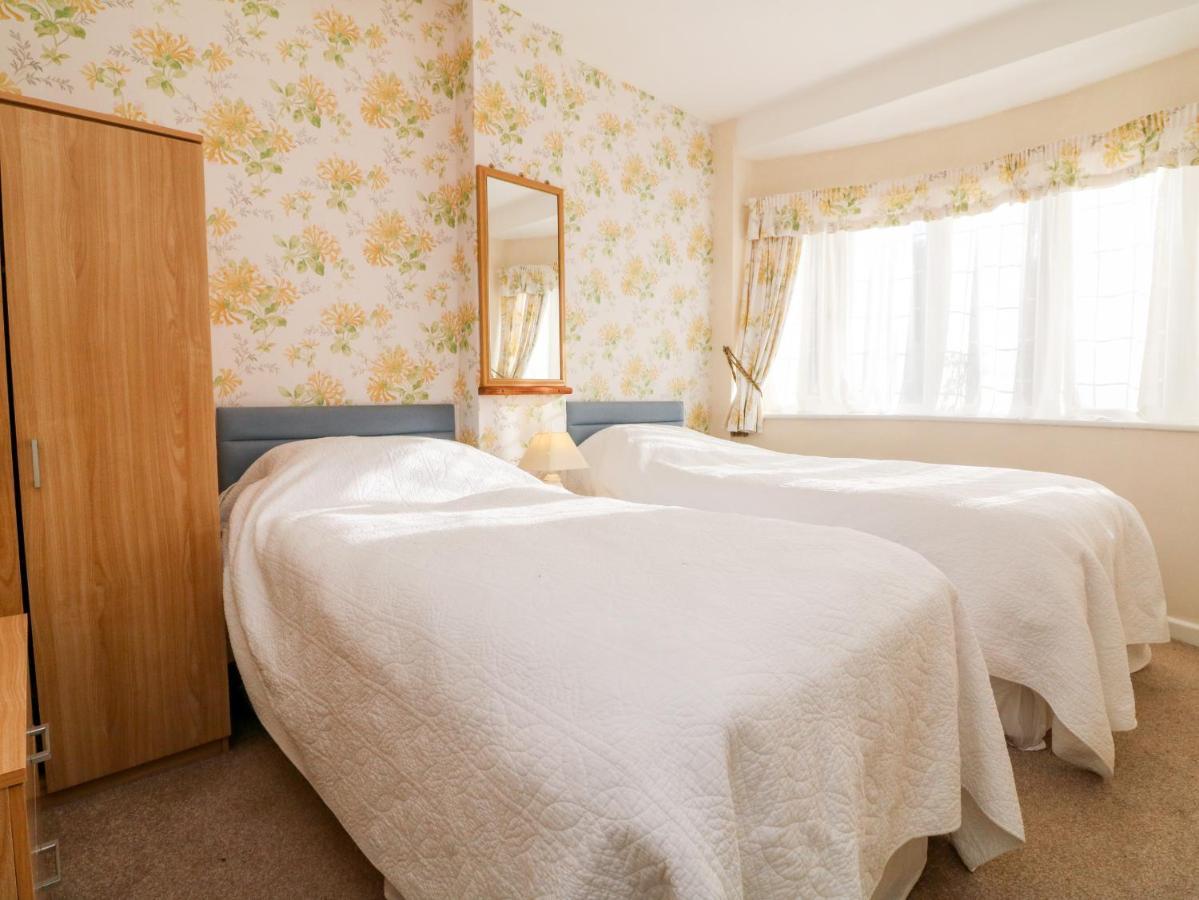 Claire'S Cottage Poughill  エクステリア 写真