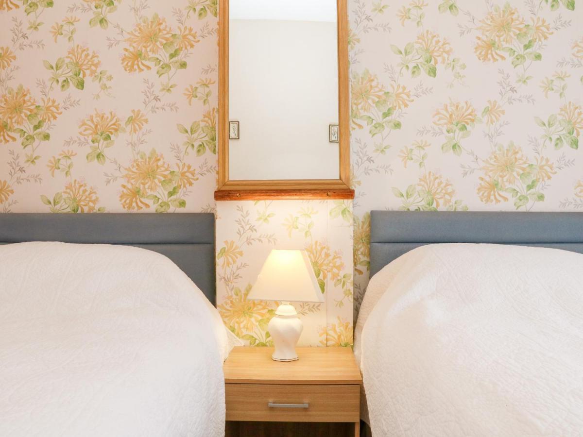 Claire'S Cottage Poughill  エクステリア 写真