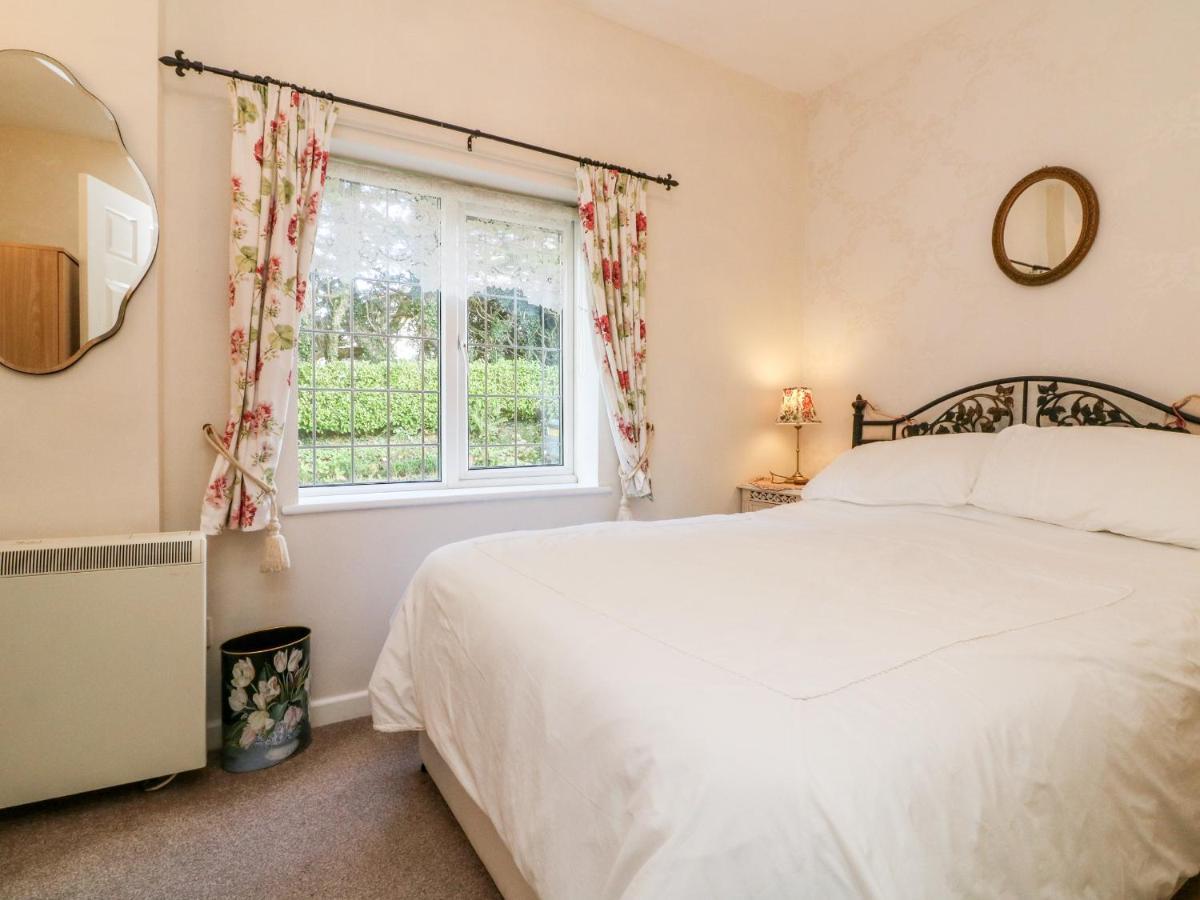 Claire'S Cottage Poughill  エクステリア 写真