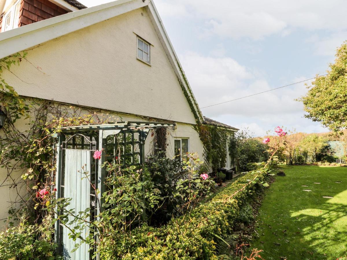 Claire'S Cottage Poughill  エクステリア 写真